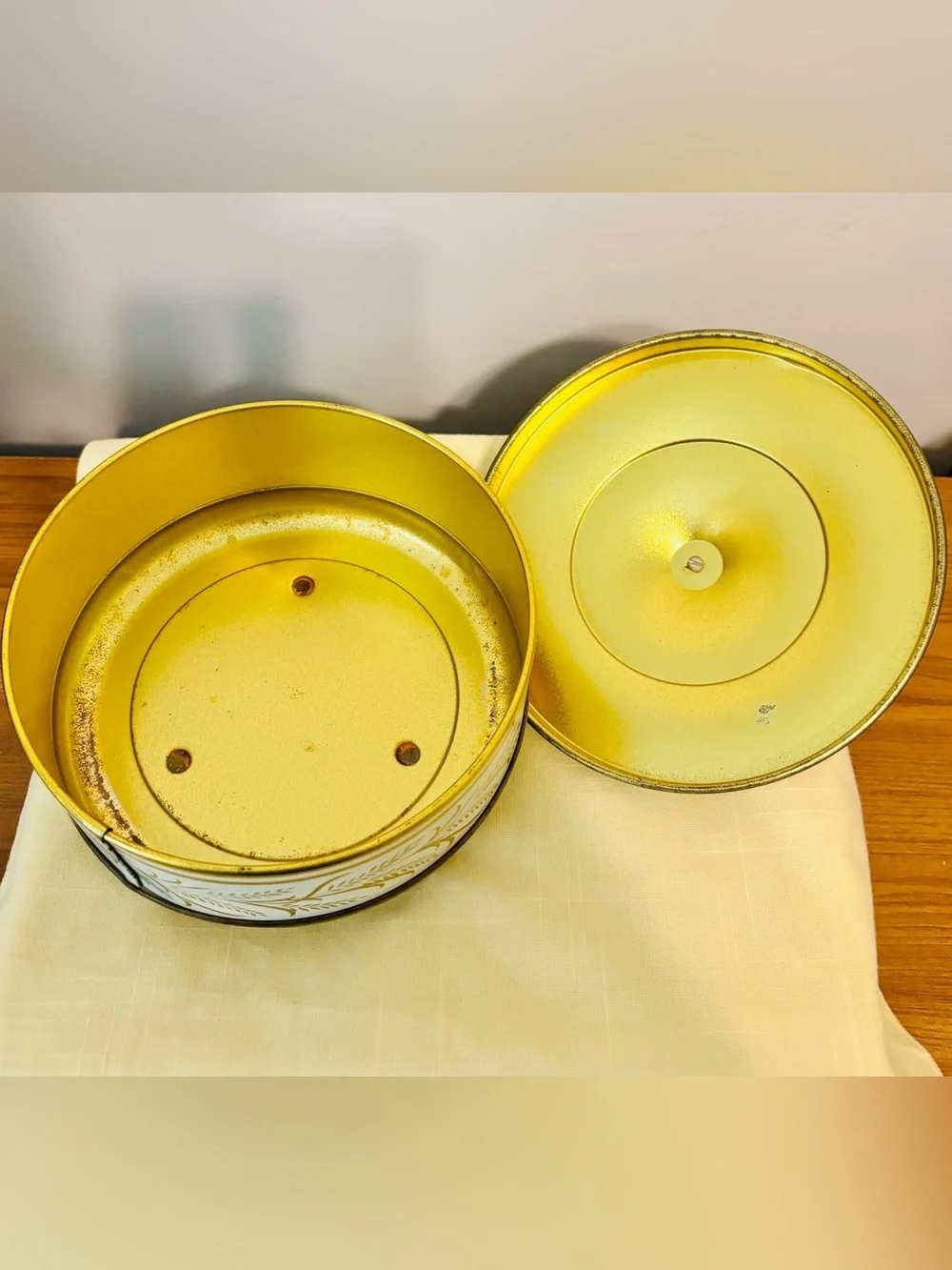 MCM Guildcraft of New York USA  50/60s Vintage Cookie Tin 7.5” Diameter 4” Tall